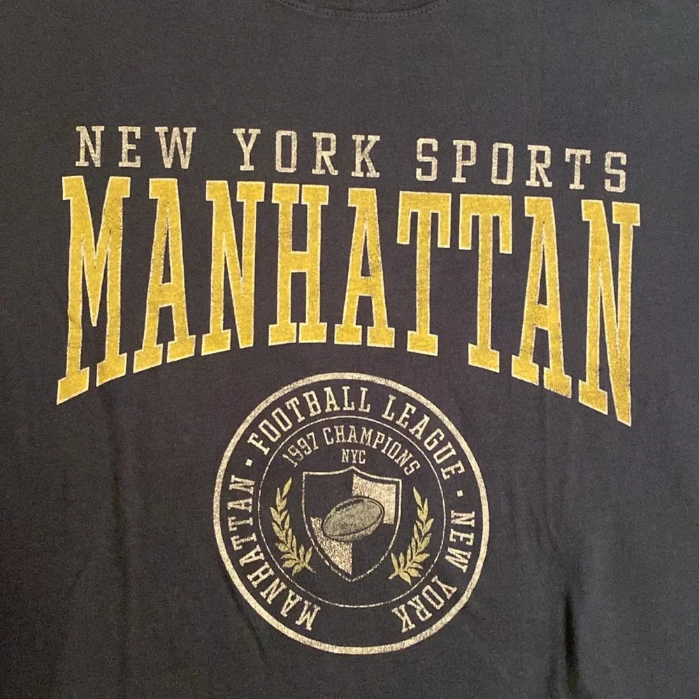 BNWT Abercombie & Fitch New York Sports crewneck t-shirt in navy blue. - Picture 5 of 8